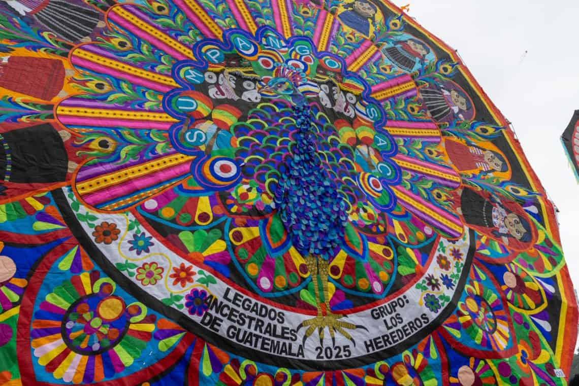 Cada grupo participante en el Festival de Barriletes Gigantes de Sumpango se esmeró para presentar una obra expresiva, con raíces culturales y a la vez con deslumbrante calidad. (Foto MCD) – SoyMigrante.com REVISTA