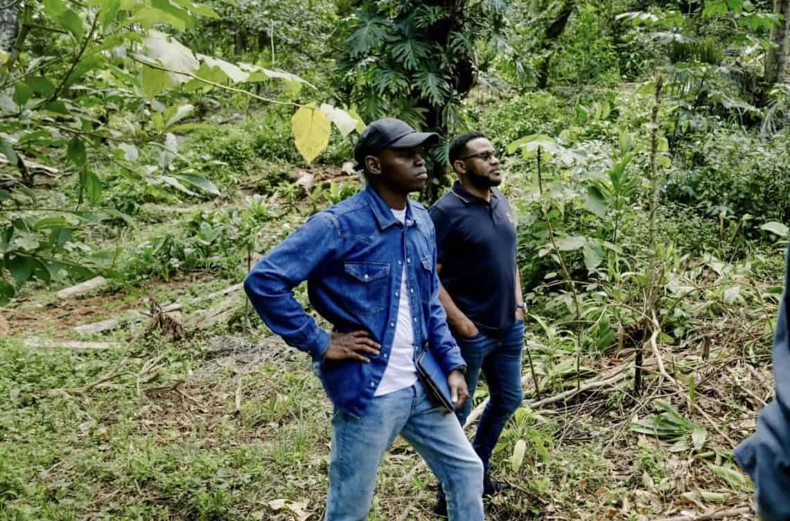 Los dos amigos y empresarios garífunas guatemaltecos en Nueva York, Arnold Ciego y Gilroy Álvarez se unieron para homenajear a su cultura. – SoyMigrante.com REVISTA