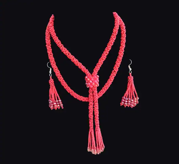 Obsequia lo mejor, lo original y lo auténtico: piezas creadas por emprendedores guatemaltecos, elaboradas con dedicación y cariño. Si deseas entrar a esta tienda digital, CLIC EN LA IMAGEN. – SoyMigrante.com REVISTA