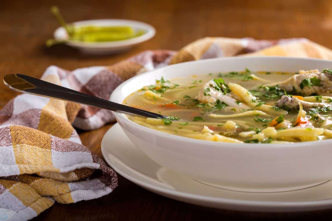 Un caldo de gallina guatemalteco es reunión familiar, es fiesta, recuerdo, encuentro cálido alrededor de la mesa. – SoyMigrante.com REVISTA