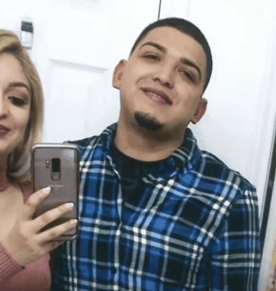 La muerte del migrante Miguel Ángel Hernández-García bajo custodia federal en un tiroteo en un centro de ICE es un cuestionamiento a los métodos y criterios con posible prejuicio racial implementados en este 2025. Pero la emisión del Perdón migratorio que estaba tramitando por años, le da un giro irónico que fortalece el cuestionamiento sobre la finalidad de tales estrategias federales. – SoyMigrante.com REVISTA