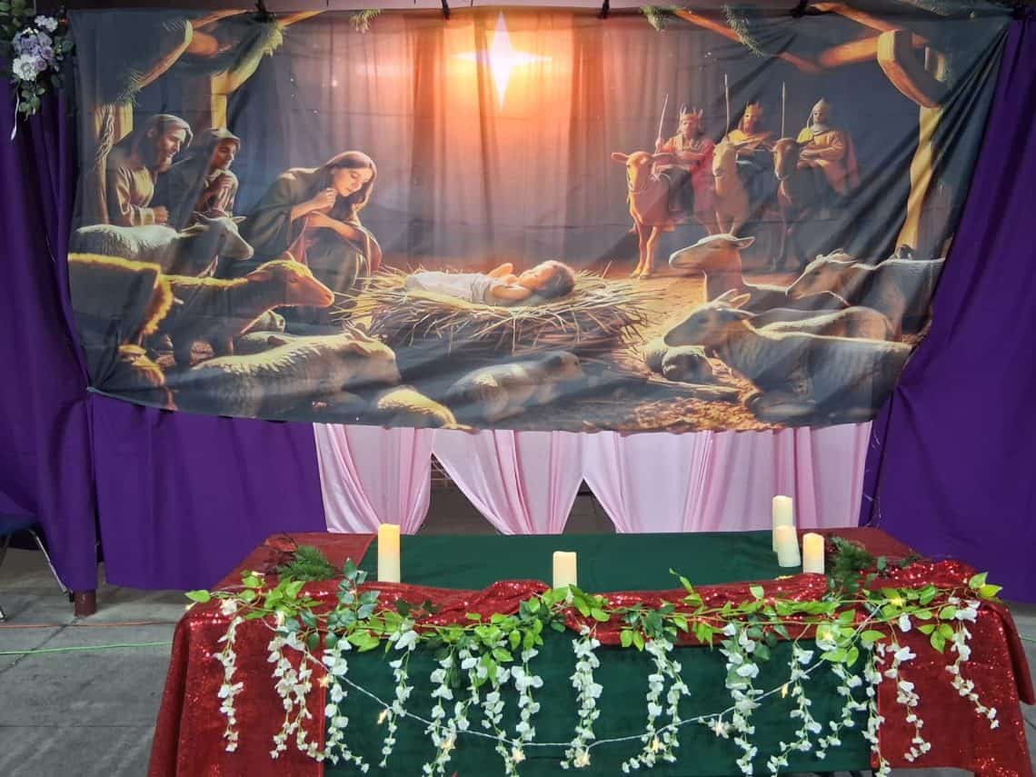 En algunos casos, el ingenio y la devoción se combinan para poder dar una cálida bienvenida a los peregrinos que acompañaron la posada de Los Angeles. – SoyMigrante.com REVISTA