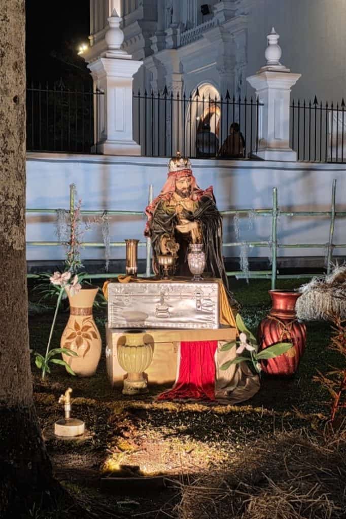 Los Reyes Magos llevaron tres obsequios a Jesús: Oro por ser Rey, Incienso por ser verdadero Dios y mirra, por ser verdadero hombre. – SoyMigrante.com REVISTA