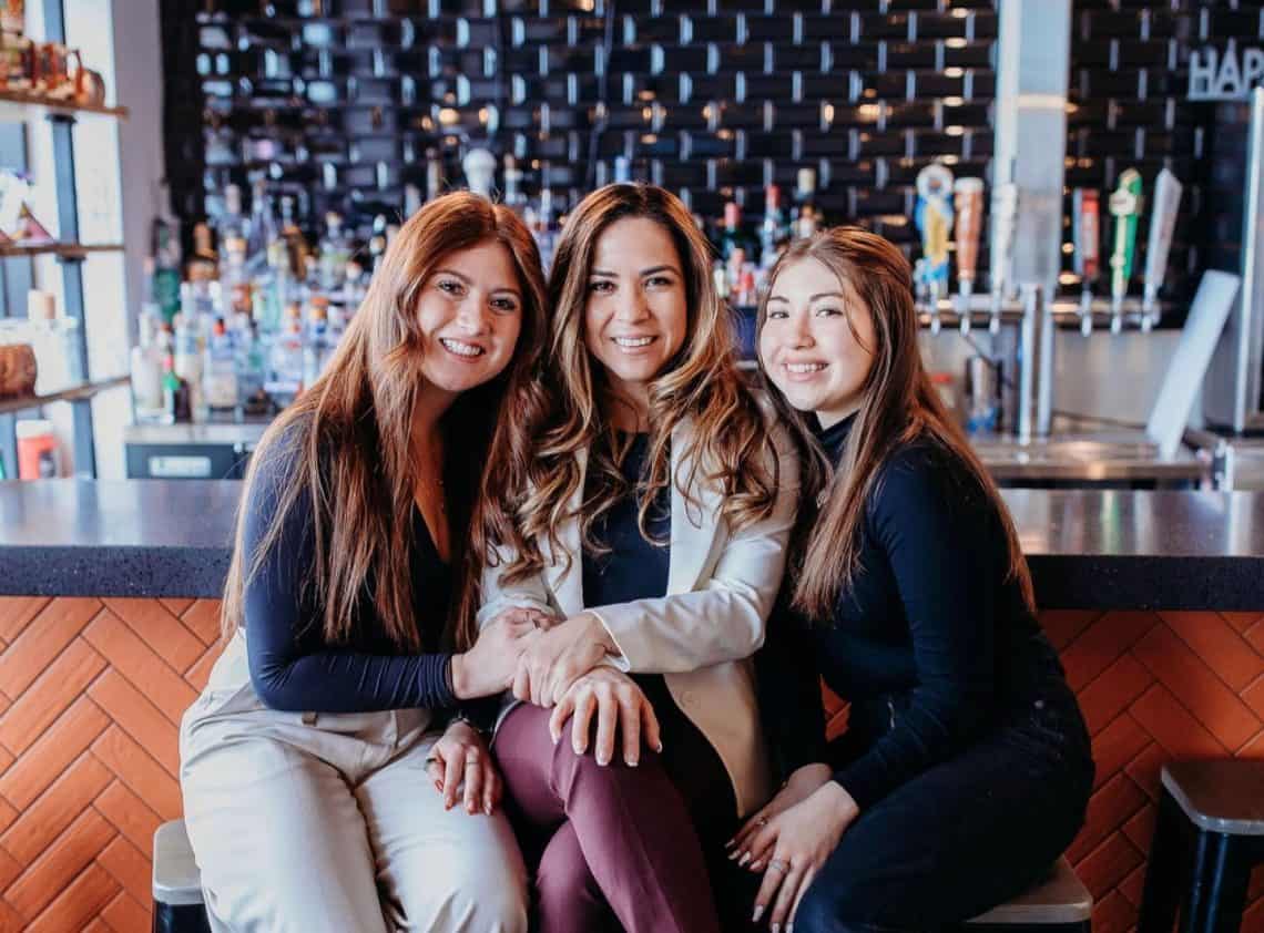 Sus hijas son la luz de los ojos, la más alta inspiración y el gran motivo de Vanessa Medina para seguir creciendo en su restaurante Mrs. Taco. – SoyMigrante.com REVISTA