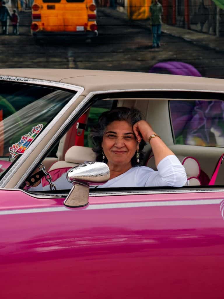 Los platillos de café Kacao fusionan sabores tradicionales guatemaltecos, como frijoles parados o volteados, crema, queso, plátanos, con otros sabores tradicionales americanos. Acompañados siempre del mejor café del mundo. Todo reunido con el don gastronómico de Verónica Zelada (Fotografía redes sociales café Kacao en Oklahoma)