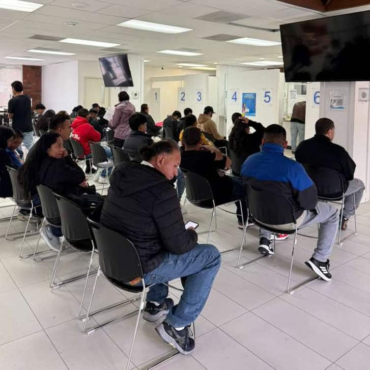 Connacionales señalan suspensión de emisión de tarjeta consular en  Los Angeles y piden cambiar forma de pago de trámites