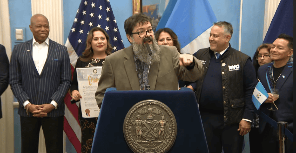 Juan Pablo Morales estrada al agradecer el reconocimiento en el primer dia de Guatemala en Nueva York – SoyMigrante.com REVISTA
