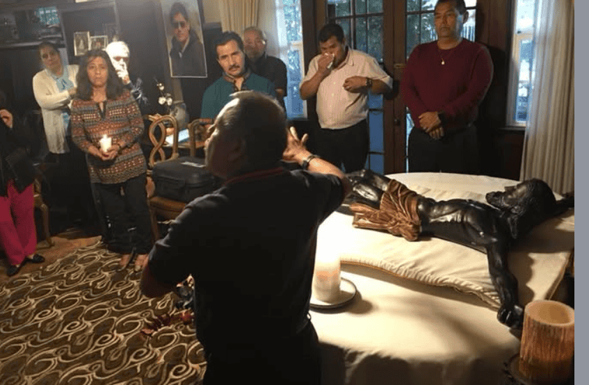 Predicar la Palabra de Dios, llevar un mensaje de esperanza y fomentar la devoción al Santo Cristo de Esquipulas son algunas de las tareas que sigue desarrollando el diácono y migrante Félix Rac en Los Angeles, California. – SoyMigrante.com REVISTA