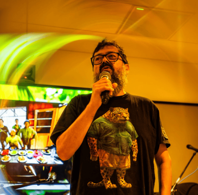 Juan Pablo Morales Estrada: un Quetzal en  el Bronx canta, ayuda, sueña y suspira por Guatemala