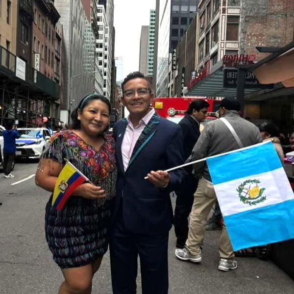 El guatemalteco Luis Gómez sabe enderezar autos, trámites y caminos de vida en New Jersey