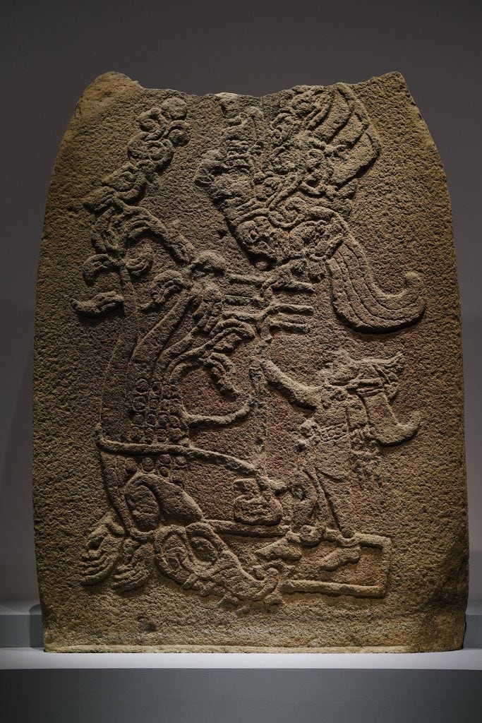 Piezas prehispánicas de Guatemala formaron parte de la inspiración para representar la lucha del bien contra el mal.