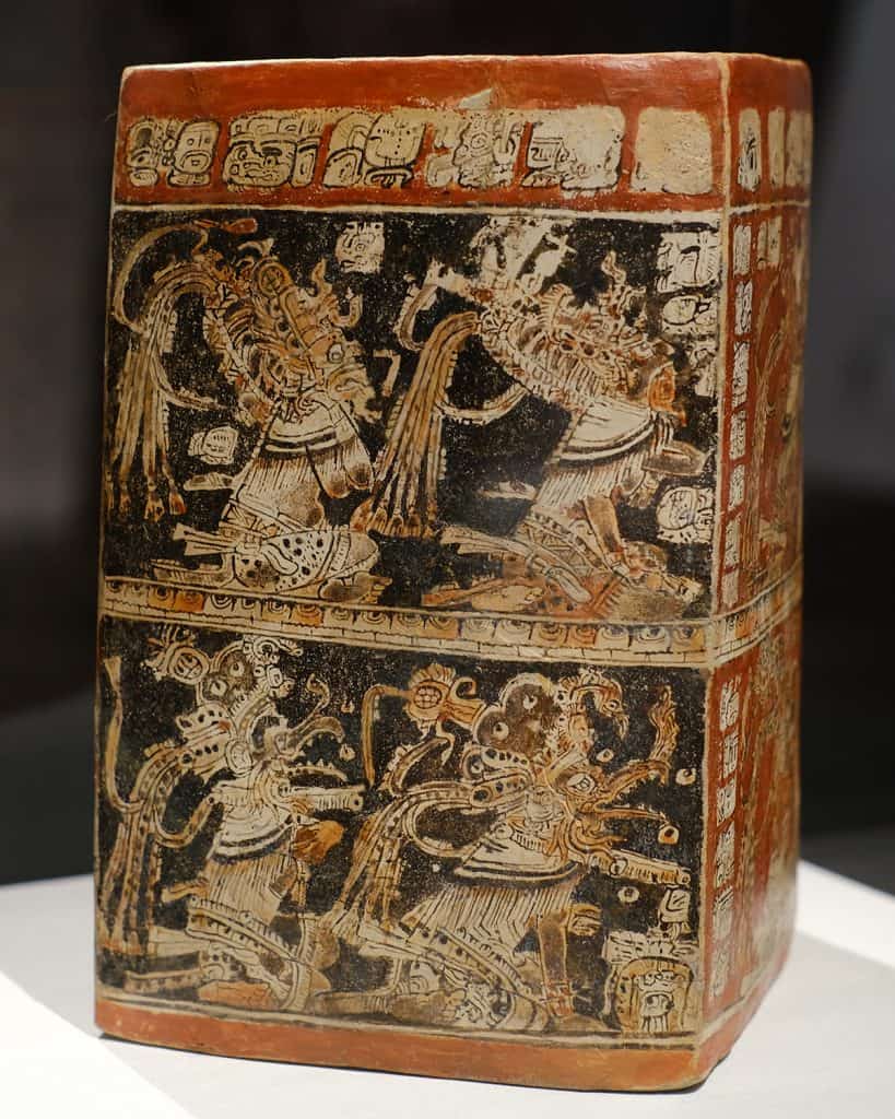 Piezas prehispánicas de Guatemala formaron parte de la inspiración para representar la lucha del bien contra el mal.