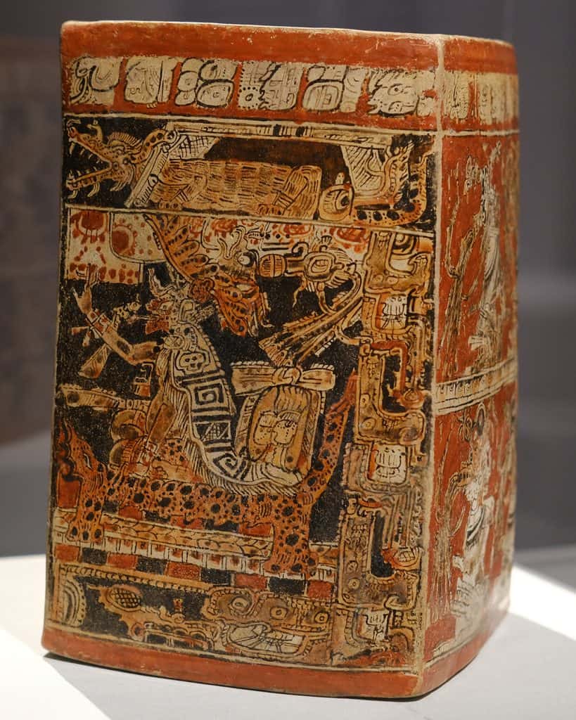 Piezas prehispánicas de Guatemala formaron parte de la inspiración para representar la lucha del bien contra el mal.