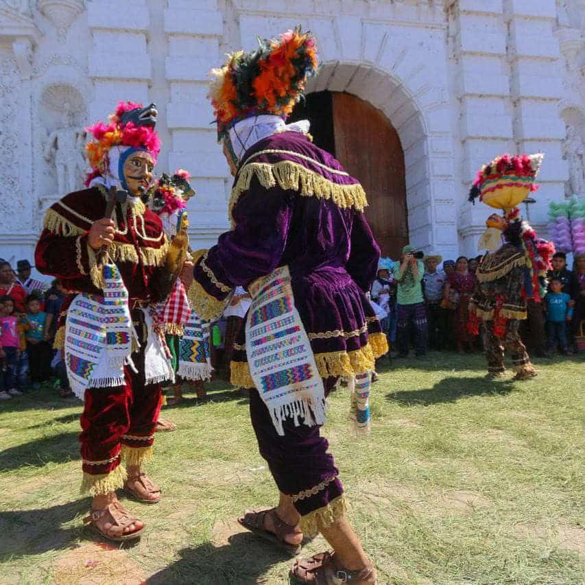 Este es el diálogo de dos guerreros rivales al inicio del legendario baile drama prehispánico Rabinal Achi’