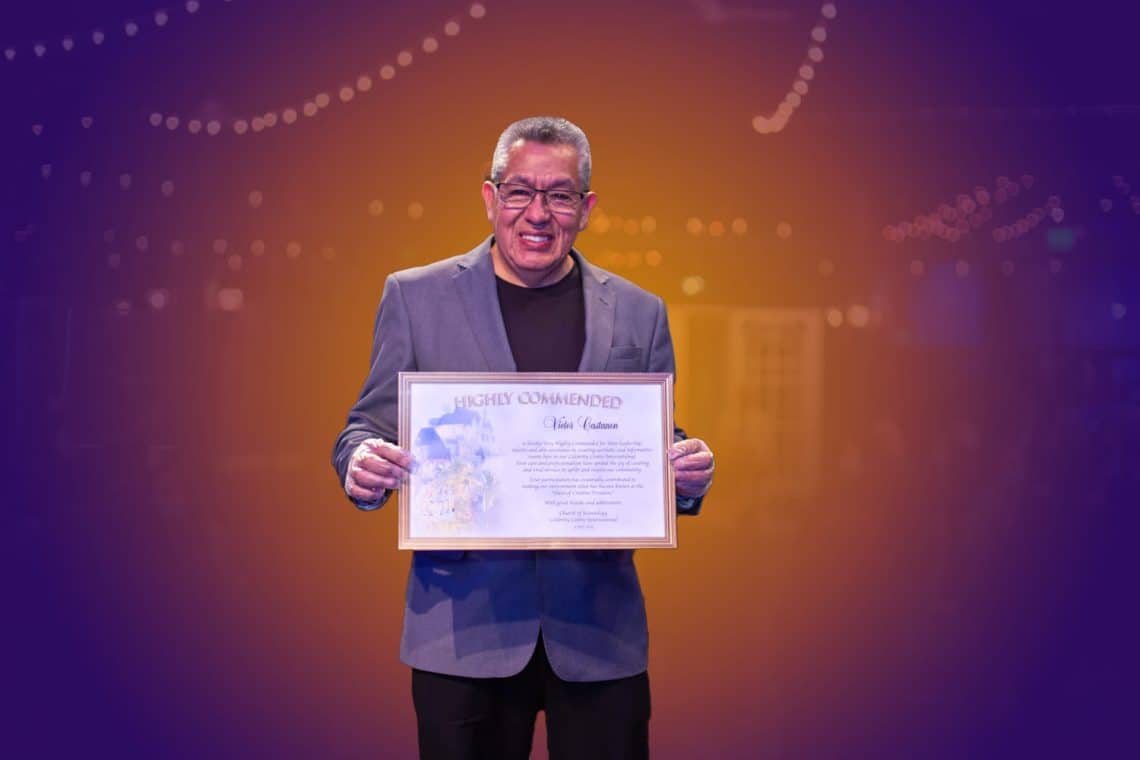 El migrante guatemalteco Víctor Castañon ha recibido múltiples reconocimientos por su labor cultural, deportiva y de producción de eventos, incluyendo la elección de Miss Guatemala Los Angeles, entre otros.