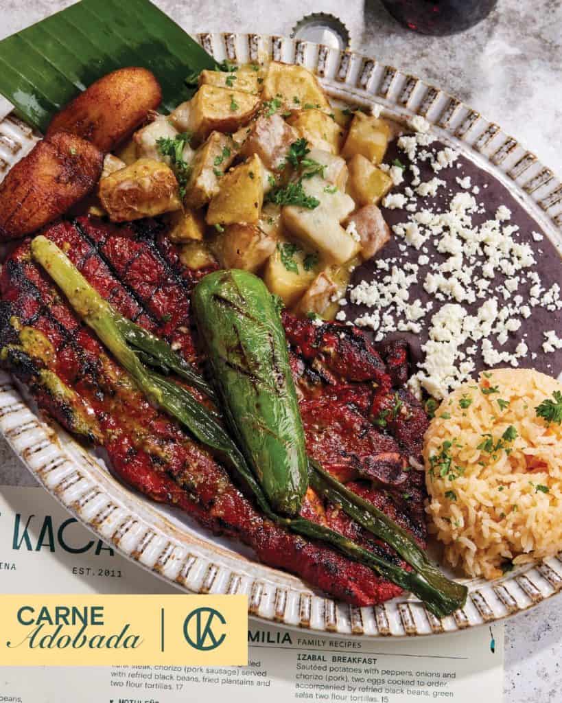 Ay que deliciosa la carne adobada, con su respectivo jalapeño asado, frijolitos y papas.