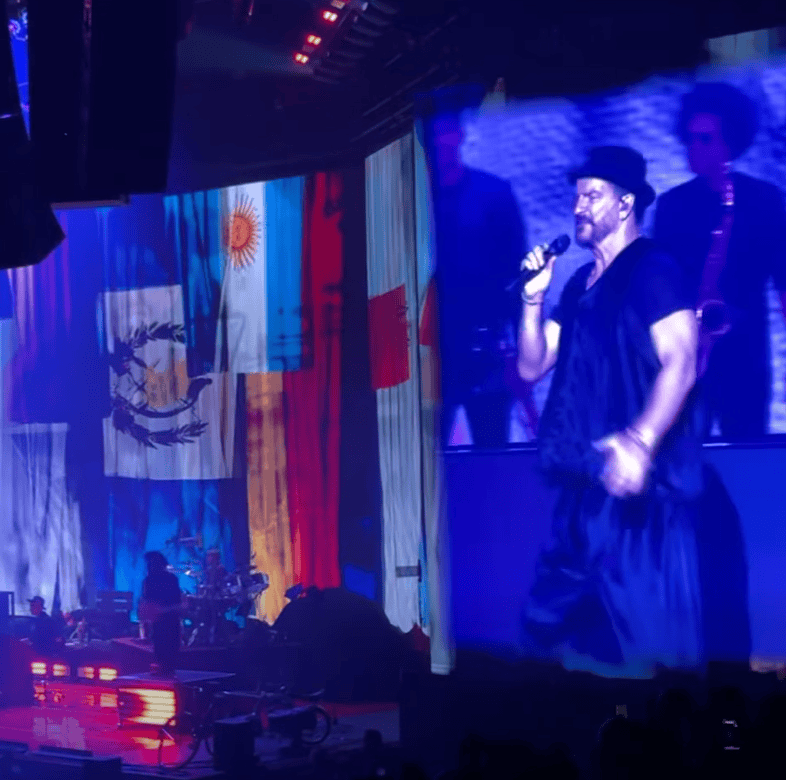 La canción Si el norte fuera el sur fue uno de esos clásicos más aclamados, sobre todo cuando se mostraron las banderas de los países de Latinoamérica, incluyendo a Guatemala. SI QUIERES VER EL VIDEO DE UN ASISTENTE, CLIC EN LA FOTO