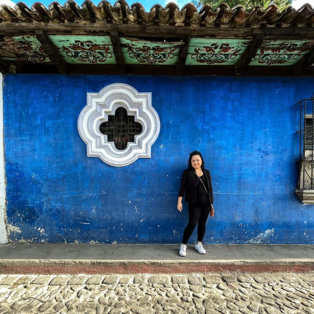 En cada viaje a Guatemala, Leslie alimenta su espíritu creativo con texturas, paisajes, expresiones culturales y hasta el aire mismo de Guatemala, el país donde nació. (Fotografía redes sociales Leslie M. Guzman)