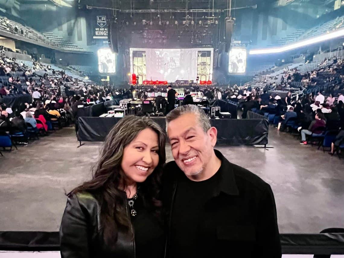 Estela Anaya Castanon y el promotor cultural Víctor Castanon, guatemalteco, integran un formidable equipo creativo: han producido eventos y también varias canciones con sus composiciones.