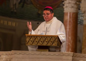 evelio menjivar obispo auxiliar de washington dc