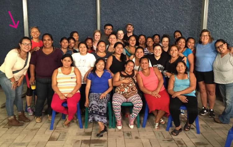 Junto a su mamá, la periodista Stef Arreaga fundó el colectivo Ocho Tijax, en apoyo a las madres de niñas asesinadas en el incendio del Hogar Seguro, el 8 de marzo de 2017. Esta acción le acarrearía amenazas de muerte a Stef que causaron su exilio.