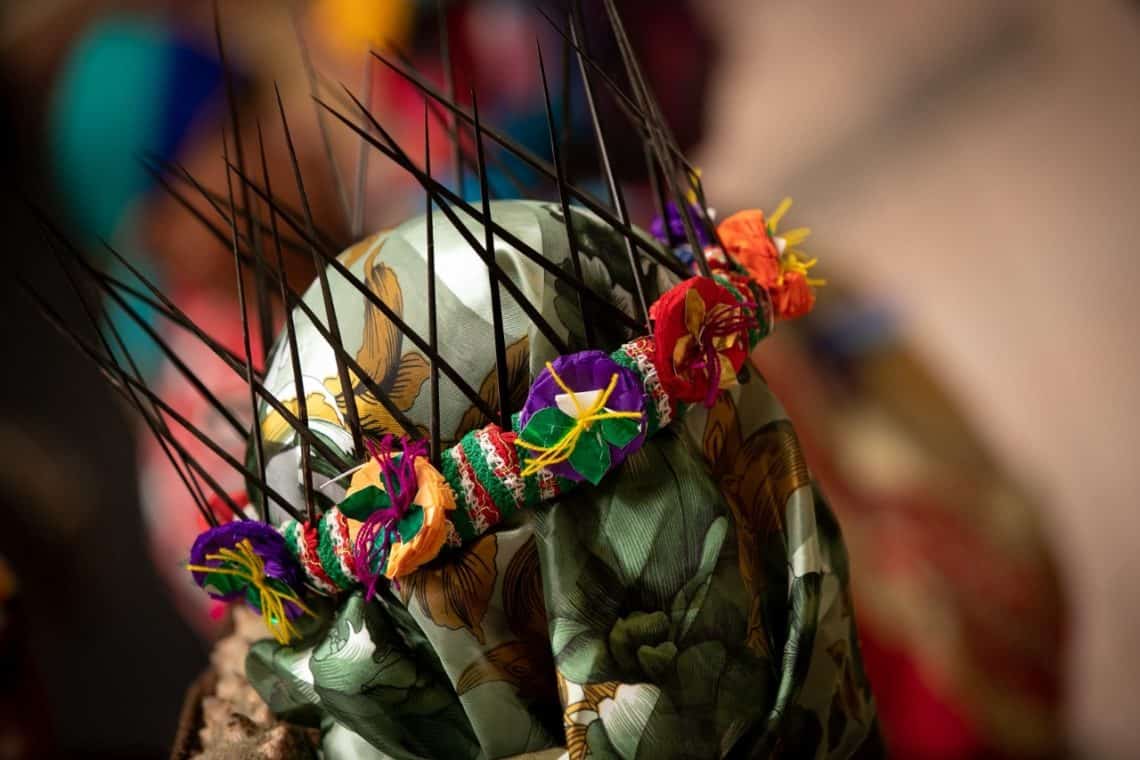 Las coronas de largas espinas representan aquella que le fue colocada a Jesucristo en su dolorosa pasión rumbo al Calvario. (Foto Ministerio de Cultura y Deportes)