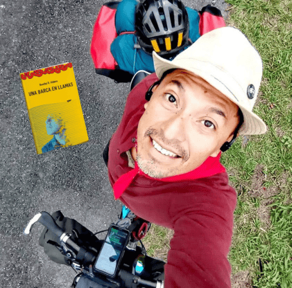 Escritor migrante guatemalteco radicado en Chiapas publica novela Una Barca en Llamas, en Xela