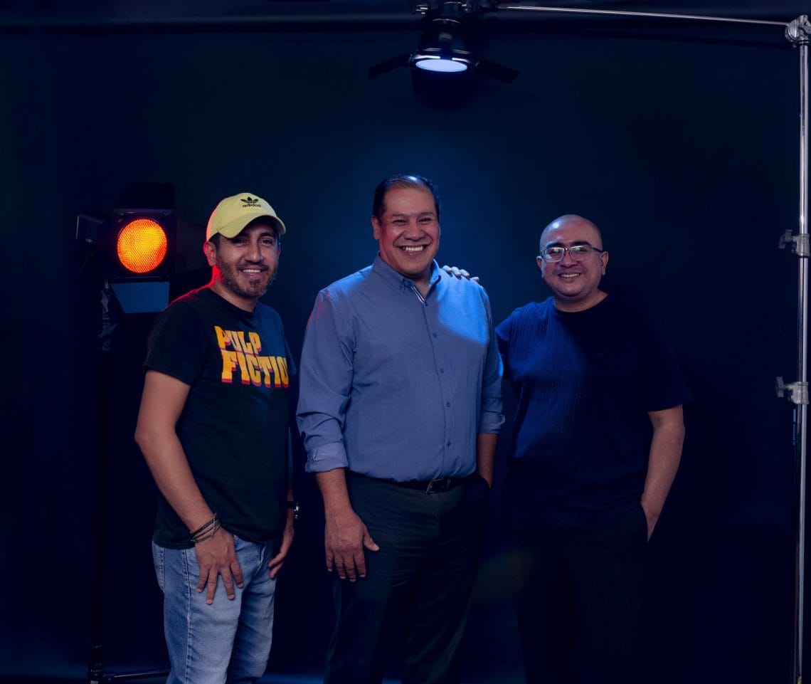 El equipo fundador de Canek Live, la primera plataforma guatemalteca de streaming: Óscar Méndez, Mynor Hernández y Mynor Mijangos. Fotografía: Kenny Siliezar