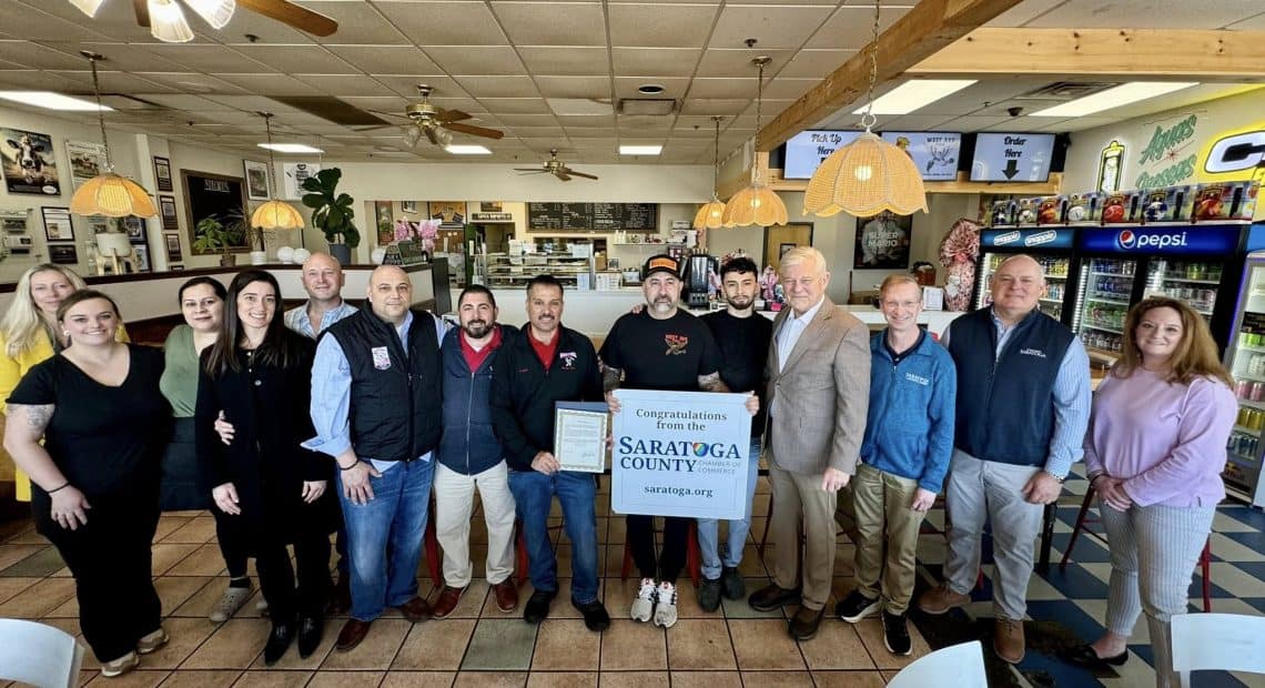 La Cámara de Comercio del condado de Saratoga Springs también reconoció el éxito de West Ave Pizza y del guatemalteco Mario Cárdenas, que en cinco años se ha convertido en un símbolo de sabor en la ciudad y la región. (Foto Mario Cárdenas)