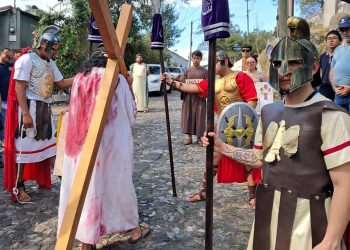 via crucis viviente en cerro del carmen 2026 fotos roberto vasquez 14