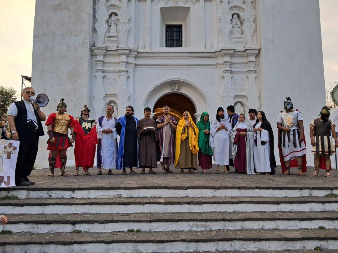 Vía Crucis viviente en el Cerro del Carmen, Guatemala