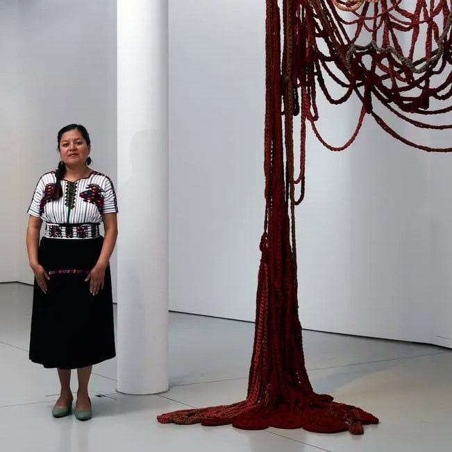 “Vengo de una cultura de tejedores”: artista k’aqchiq’el Angélica Serech expone obras en Sydney y en Suiza