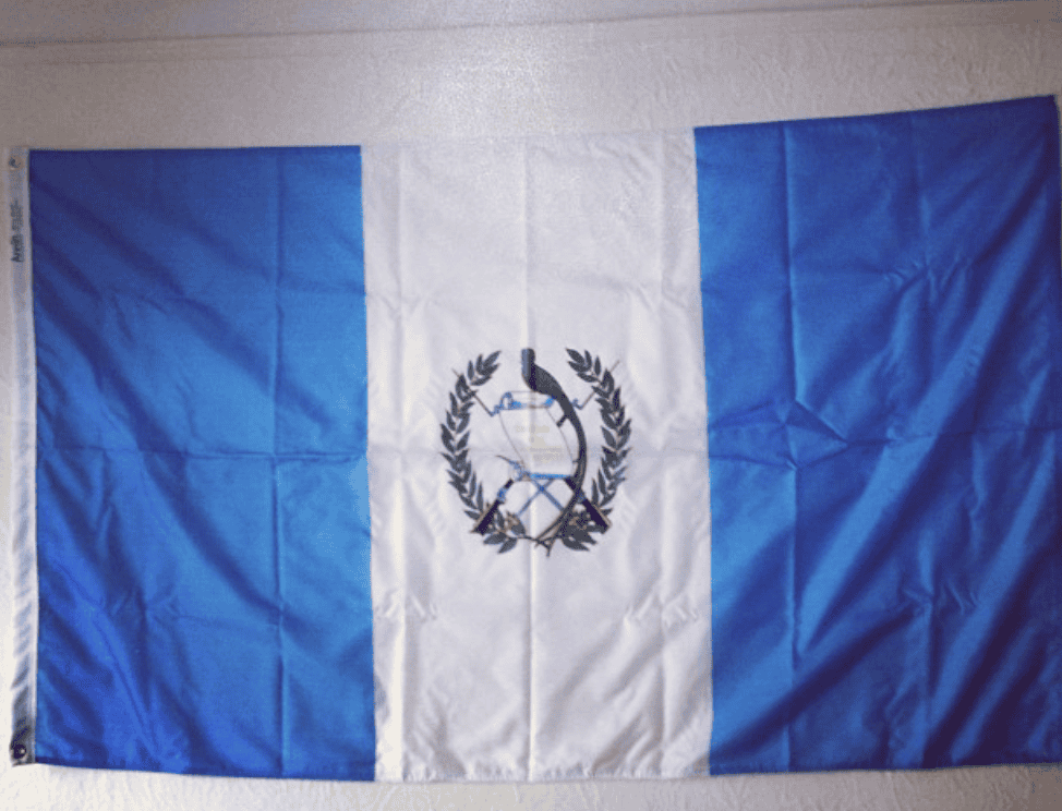 "Necesito plancharla": decía Grant Lavrenz al publicar esta fotografía en 2013, para reflejar el amor a sus raíces guatemaltecas.