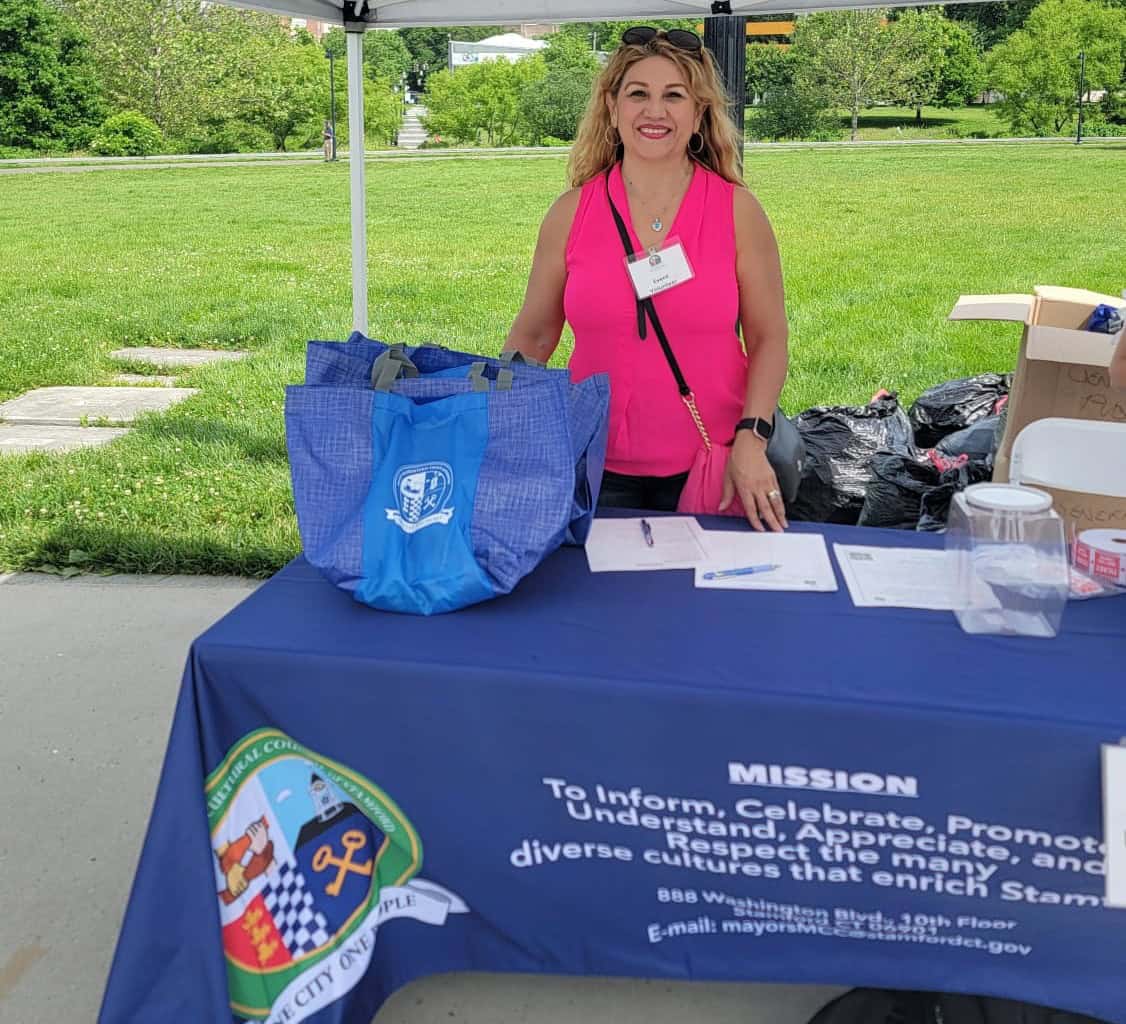 Marlen Quintero, migrante y emprendedora hondureña radicada en Connecticut, participa en iniciativas comunitarias, labores cívicas y también aporta a causas benéficas para la niñez. (Foto cortesía Marlen Quintero)