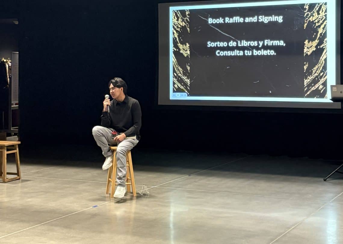 Si deseas ver el video de la presentación del primer libro de Santos Poroj, en su High School, en San Rafael California, clic en la imagen.