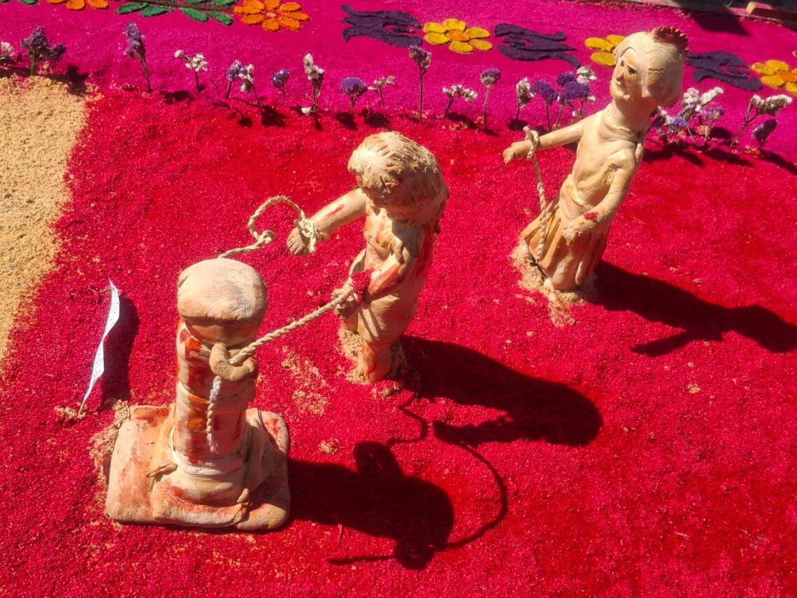 Alfombra de Antigua Guatemala con figuras de pan