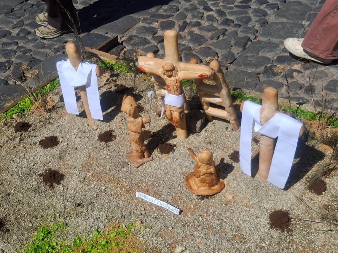Alfombra de Antigua Guatemala con figuras de pan