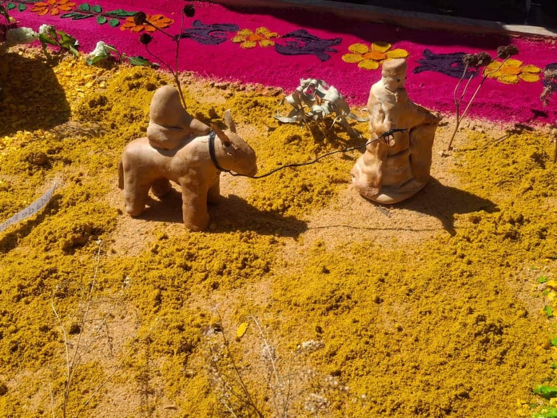 Alfombra de Antigua Guatemala con figuras de pan – SoyMigrante.com REVISTA Alfombra de Antigua Guatemala con figuras de pan
