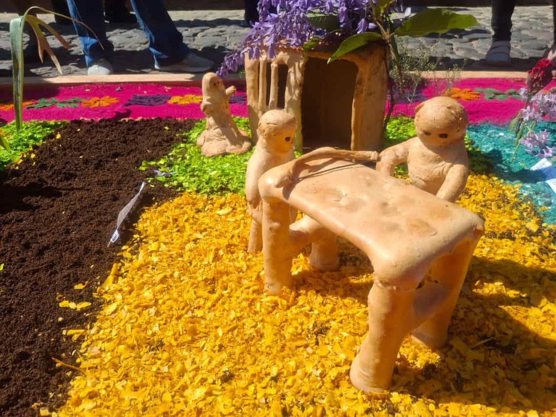 Alfombra de Antigua Guatemala con figuras de pan – SoyMigrante.com REVISTA Alfombra de Antigua Guatemala con figuras de pan