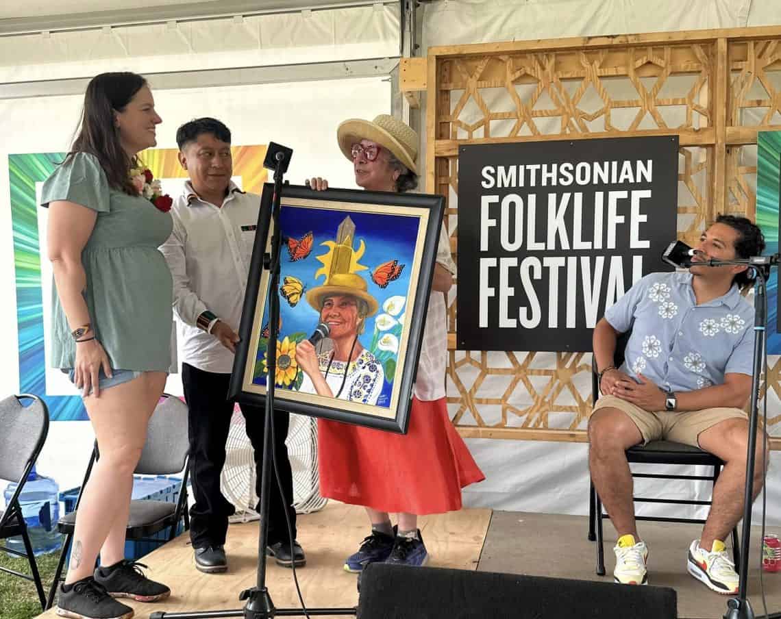 El artista maya guatemalteco Ubaldo Sánchez ha participado en festivales culturales a través del arte, la elaboración de barriletes o de alfombras de Semana Santa. Hace una década, una de sus obras fue adquirida para la colección de la Casa Blanca.