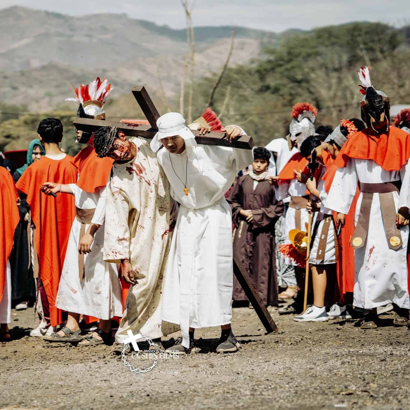 Impresionante y piadoso Vía Crucis en vivo presentan estudiantes en Cuilapa, Santa Rosa – Imágenes