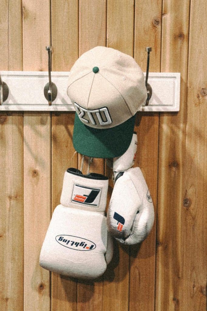 Esaú "Tuto" Diéguez busca llevar un mensaje de acción, optimismo y perseverancia a través de sus gorras. (Fotografía cortesía Tuto Hats)