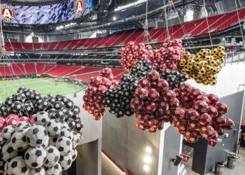 arte guatemalteco en atlanta nube pelotas de futbol darío escobar mundial 2026 estados unidos 8a