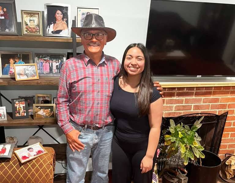 Sin duda alguna la figura de su abuelo, el biólogo migrante guatemalteco René Corado, ha sido de gran inspiración para Aylin Solís, en sus estudios universitarios y proyecciones profesionales.