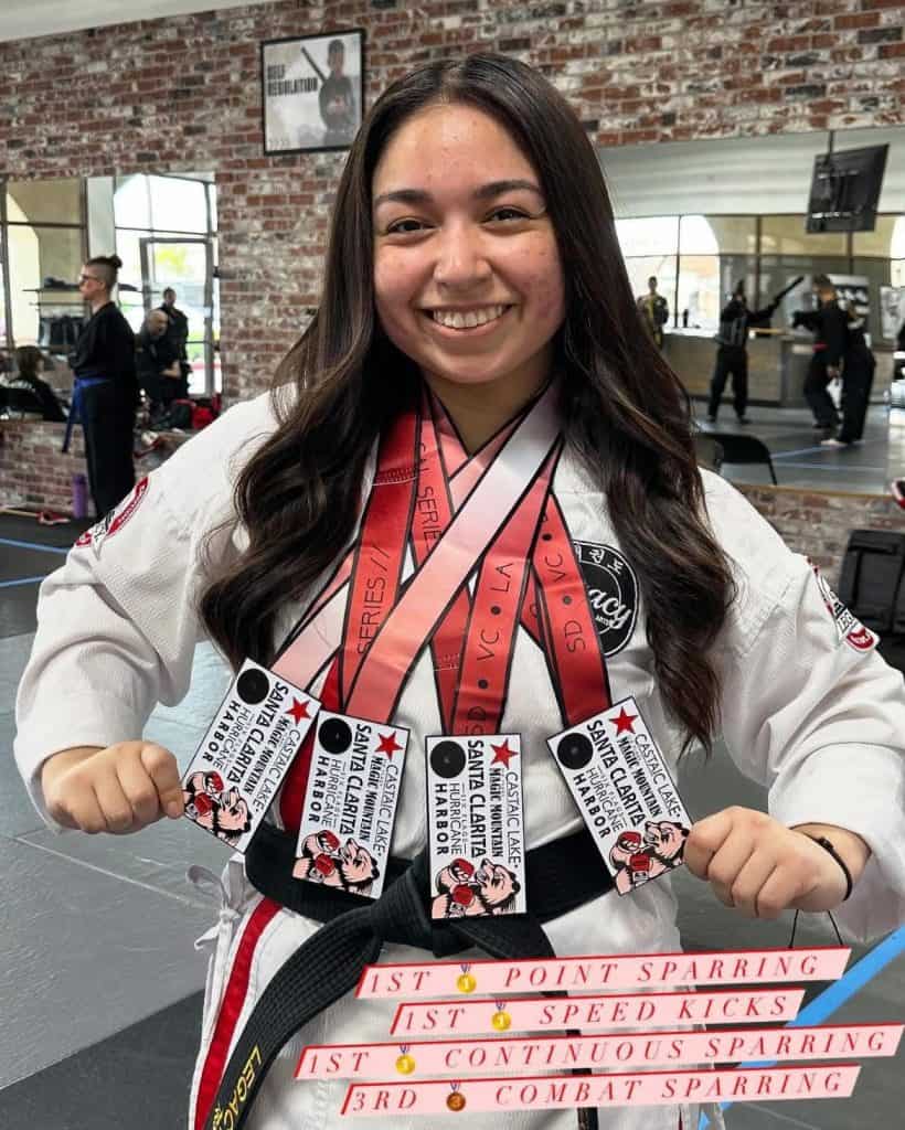 Aylin Solís también se ha destacado en el deporte: ha ganado competencias regionales e interestatales de Tae Kwan Do.