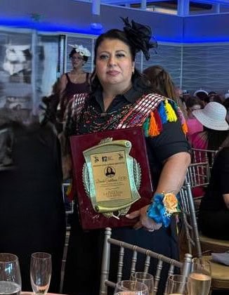 La empresaria migrante guatemalteca Brenda Castellanos agradeció el reconocimiento de la Cámara de Comercio de Long Island, Nueva York.