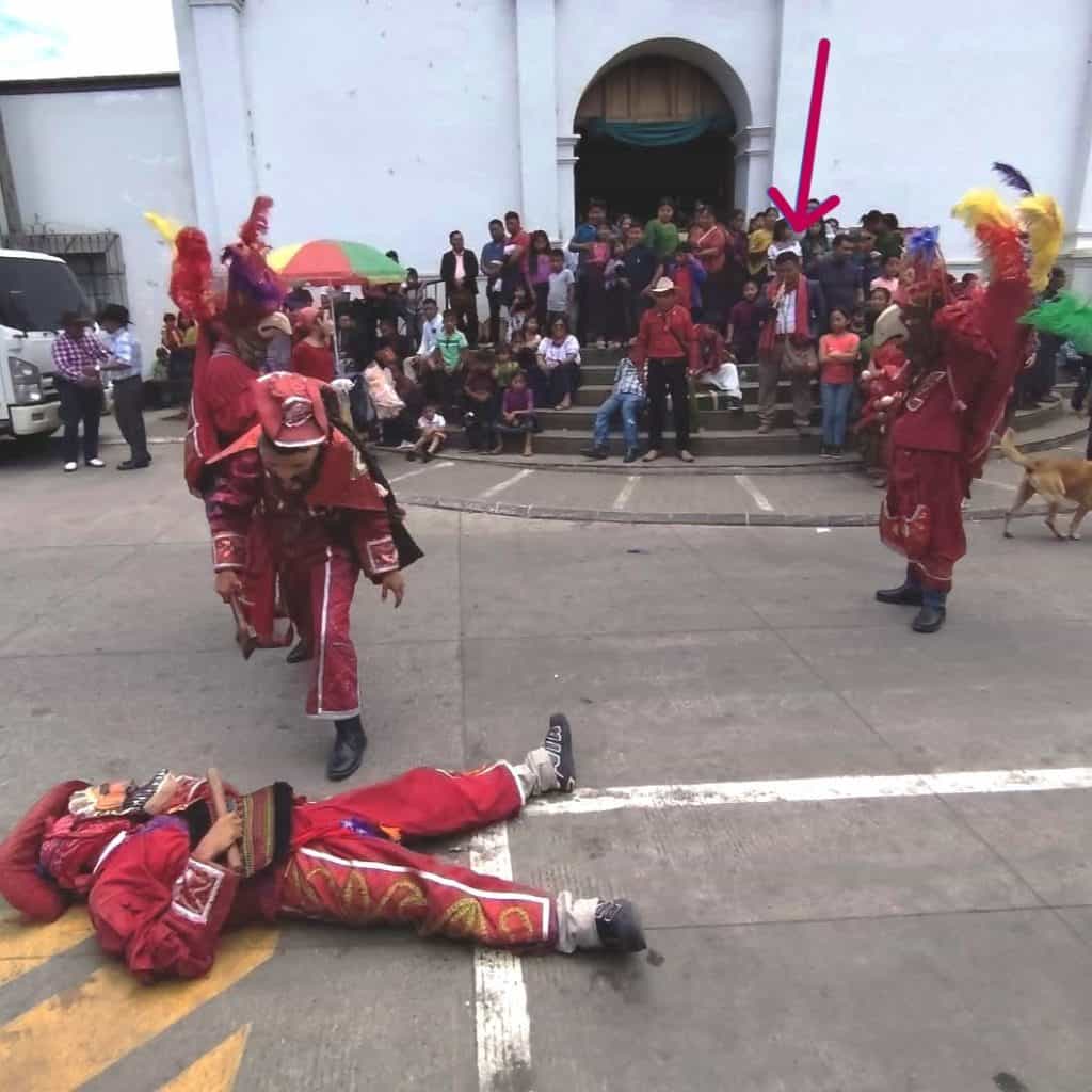 Durante la presentación de este 3 de mayo de 2026, Juan Alejandro "Xixo" Rax, quien ha interpretado prácticamente a todos los personajes, estaba a cargo de tocar la trompeta. Parte de su labor es involucrar a más jóvenes en la continuación de la Danza de las Guacamayas como Patrimonio Cultural de Guatemala.