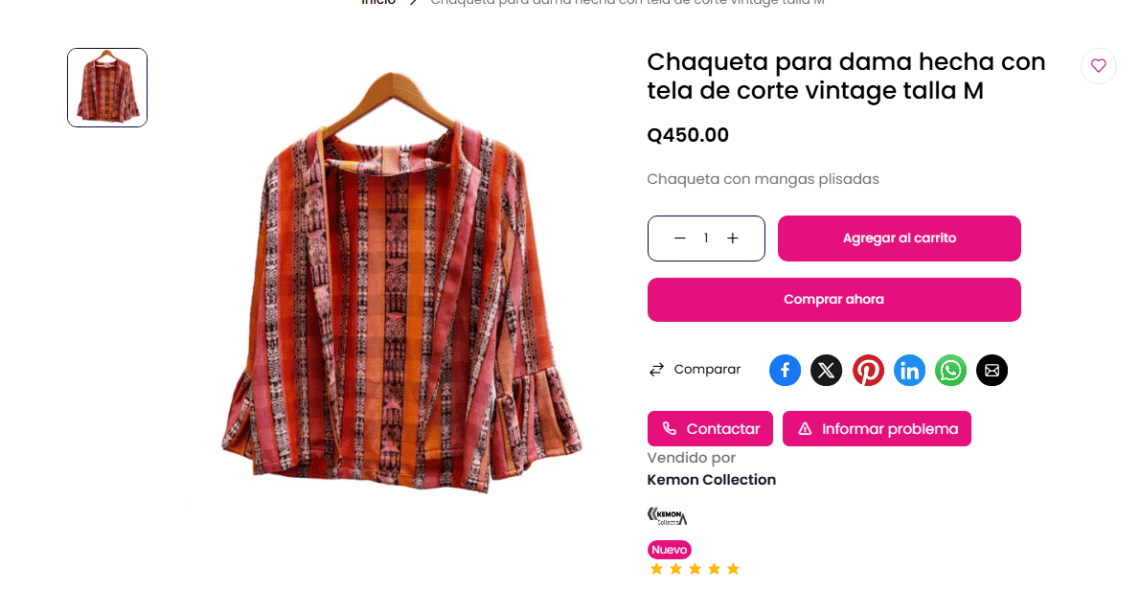 Blusa chaqueta de tela vintage con rayas rojas y anaranjadas colgada en una percha.
