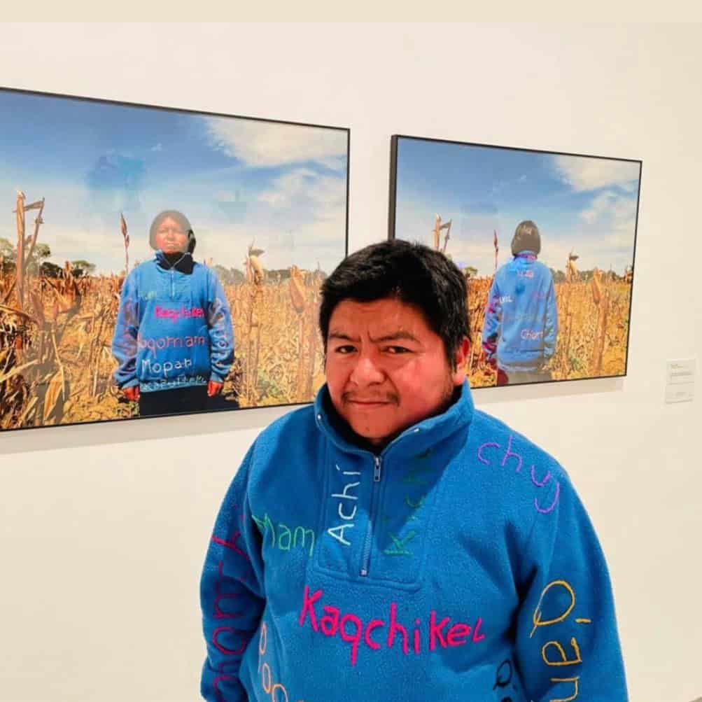 Doble éxito: Artista kaqchikel Édgar Calel expone en Sydney y gana premio Sam Gilliam en Washington D.C.