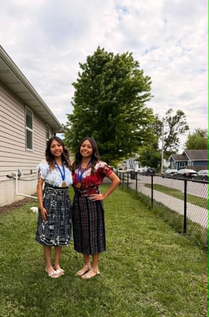Emily y Michelle no solo viven en Omaha, Nebraska el orgullo de sus raíces guatemaltecas, también han participado en iniciativas benéficas y donaciones efectuadas por Esaú Diéguez en su natal Barillas y otros municipios de Huehuetenango y San Marcos. (Foto cortesía Estella Dieguez)